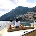 Amalfi Boats ricerca una figura di hostess/steward di bordo per la stagione 2024