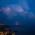 Fulmini illuminano la Campania. Da Positano fino al Cilento: le immagini di Fabio Fusco