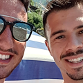 Relax a Positano per Lorenzo Venuti, il difensore della Fiorentina non passa inosservato / FOTO