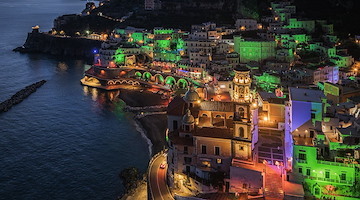 “Ballando sotto la stella” ad Atrani: notte di Natale in musica in Piazza Umberto I