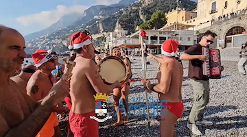 Capodanno Folk ad Amalfi: un brindisi in spiaggia per salutare il nuovo anno