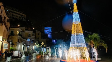 Il 3 novembre con l'accensione dell'Albero iniziano gli eventi invernali a Cetara