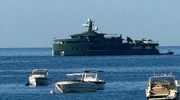 In Costiera Amalfitana c'è "Pink Shadow", yacht di lusso progettato per lunghe crociere nei mari di tutto il mondo