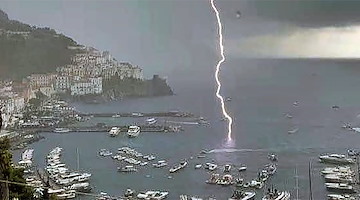 Tempesta improvvisa in Costiera Amalfitana: fulmine ad Amalfi, danni a Ravello