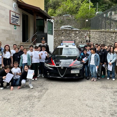 Studenti in visita alla Caserma di Amalfi