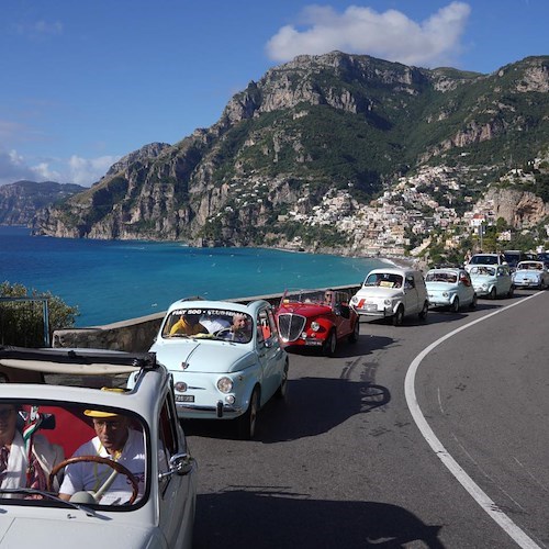 Fiat 500 a Positano<br />&copy; Comune di Positano