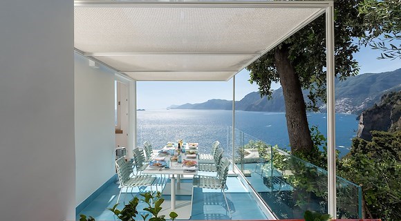 "Vermarine", a Praiano la nuova suite di Casa Angelina nelle esclusive tonalità verde acqua Paola Lenti